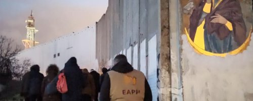 2020-living-christianity-group-praying-by-the-separation-barrier-credit-jh