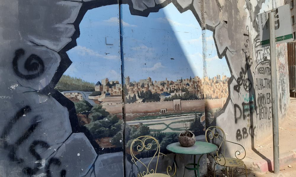 Mural on separation wall in Jerusalem