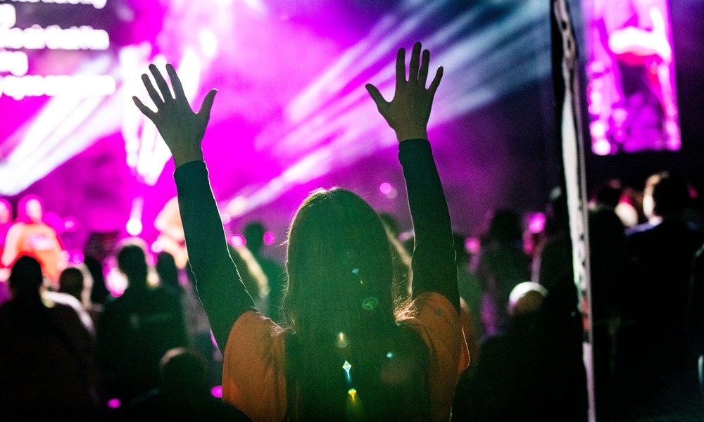 Lights and crowd at 3Gen 2025