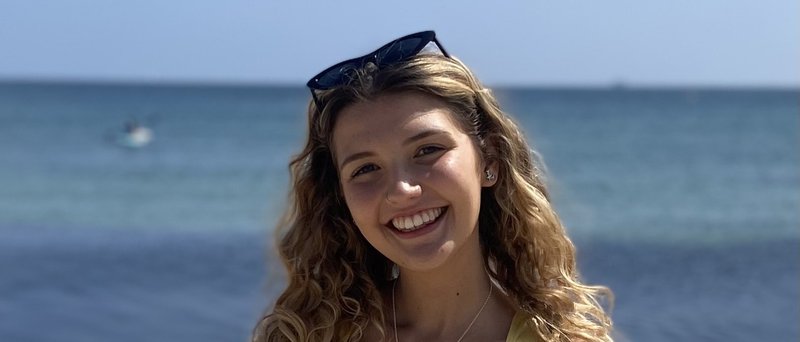 Headshot - Lydia Barratt