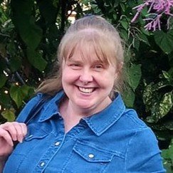 Headshot of Lynne Norman