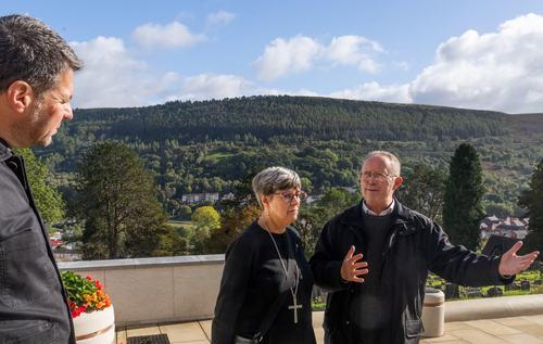 Survivor David Davies showed the President and Vice-President the memorial