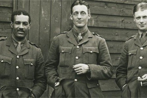 Walter Tull with other officers