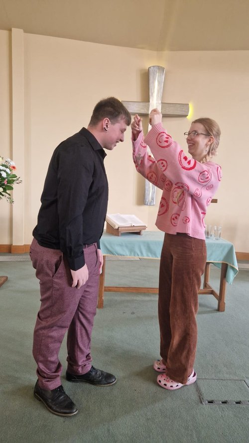 Youth presidents exchange cross