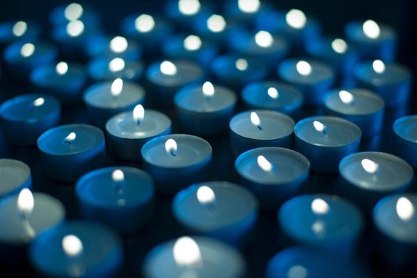 blue-christmas-candles-2