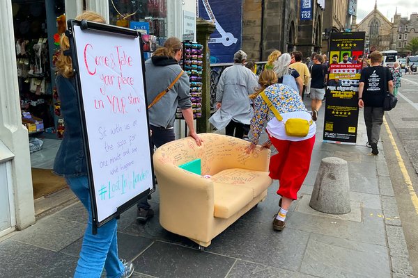 festivals-edinburgh-sofa